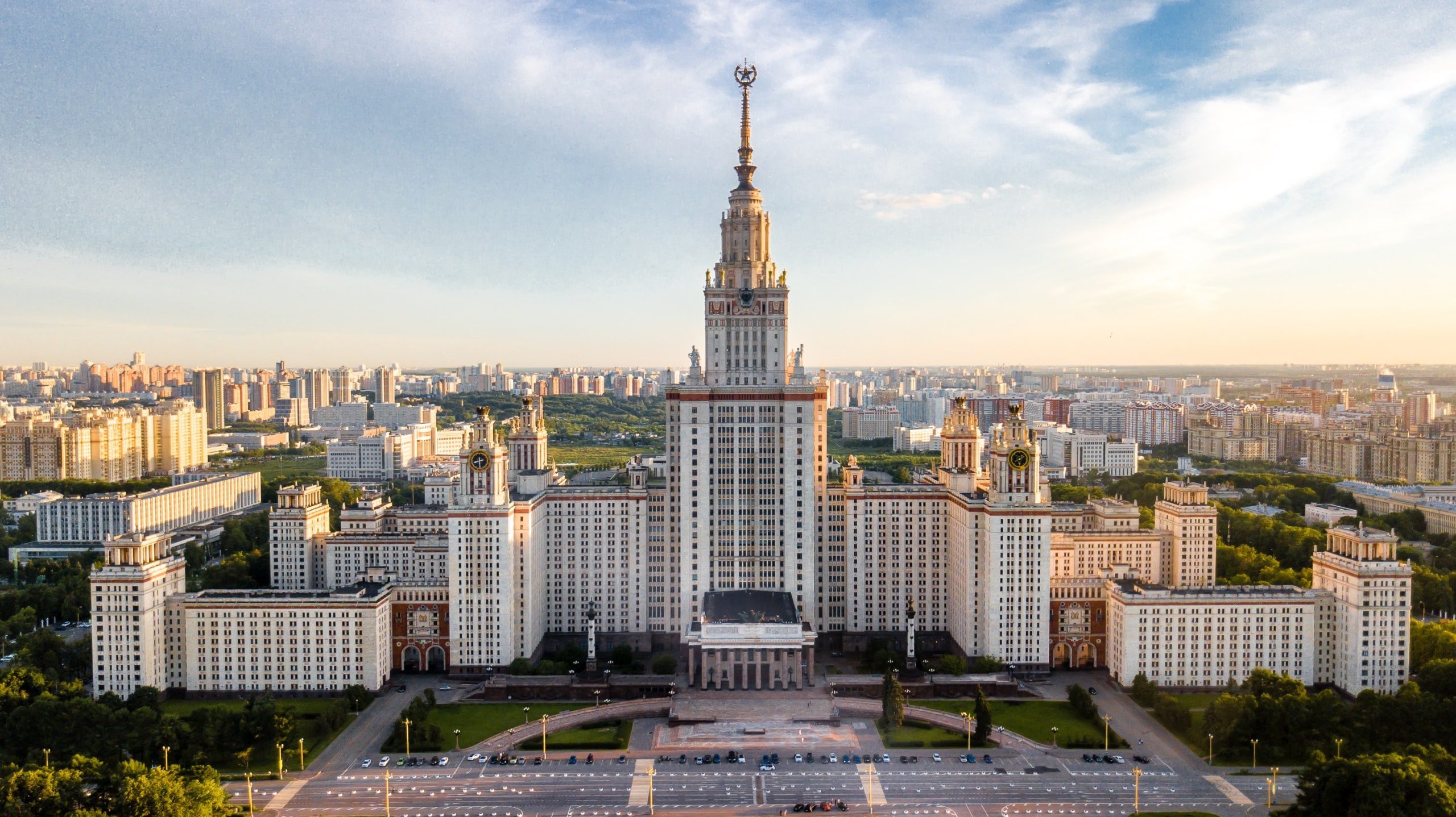 Главное здание МГУ имени М.В. Ломоносова